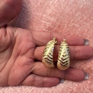 Elegant Gold 14kt gold filled Hoop Earrings